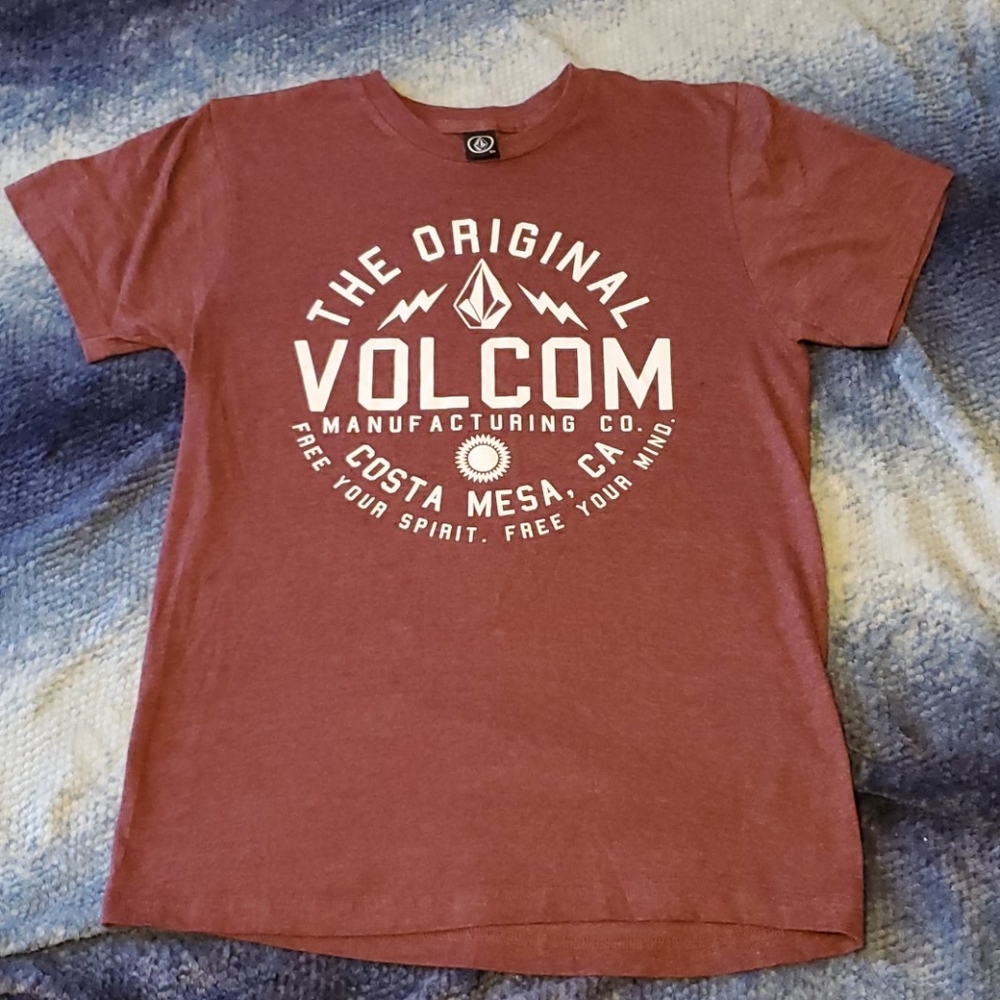 Maroon Volcom t-shirt